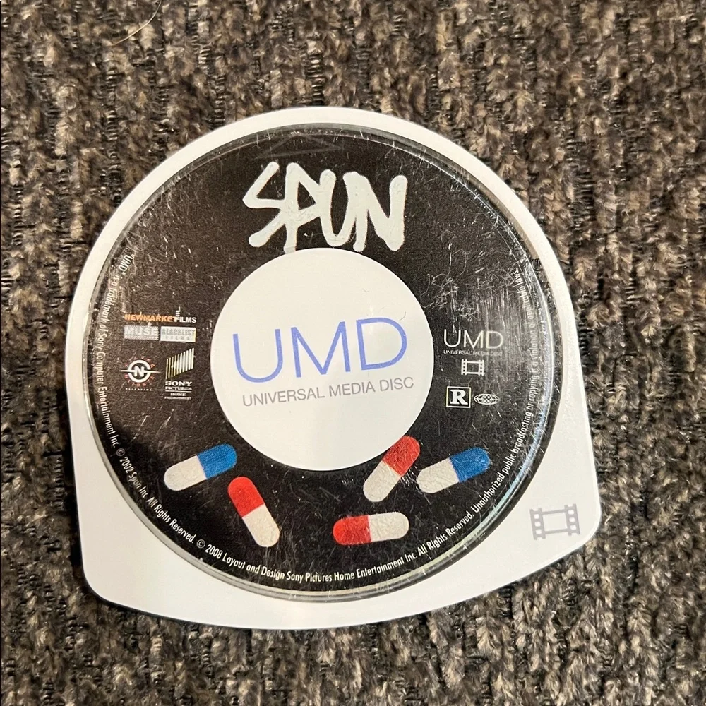 PSP UMD Movie Disc Lot of 17 with 2 Carrying Case